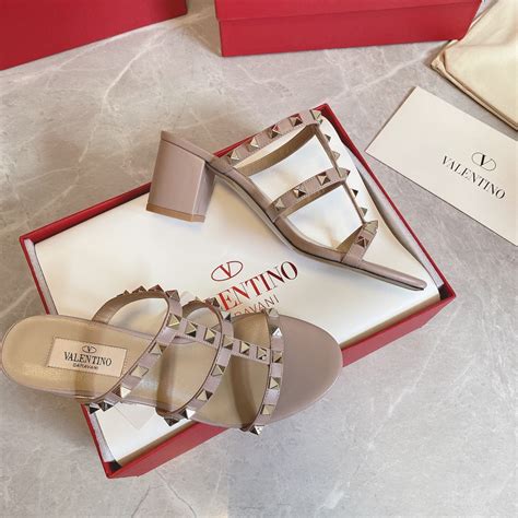 replica valentino rockstud